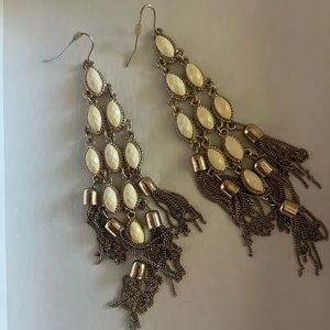 Vintage Dangling Gold Earrings. Great condition!